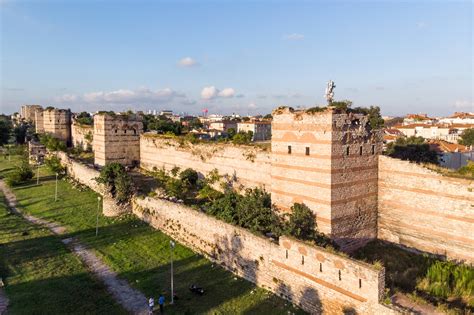 11 European Cities That Still Have Their Historic Walls.